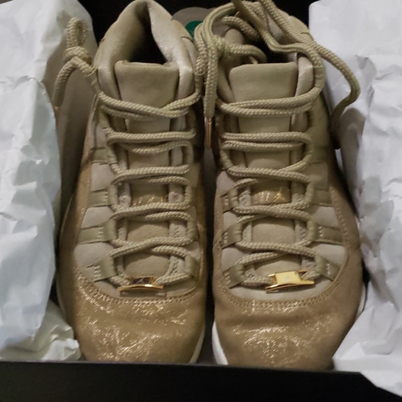 Air Jordan 11 Retro - Picture 4 of 7